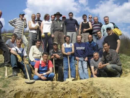 Semir Osmanagic with volunteers at Vratnica site.